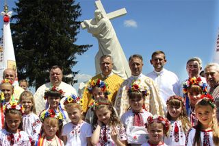 У Лучицях освятили пам’ятник священику, розстріляному енкаведистами